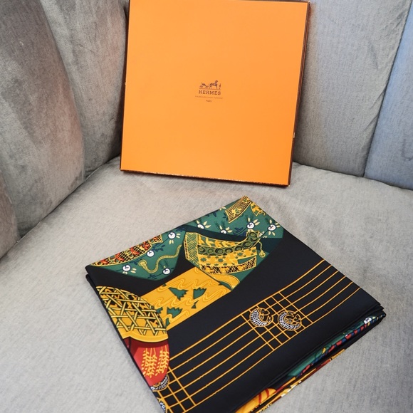 Kimonos Et Intros Hermes Scarf - Picture 2 of 3